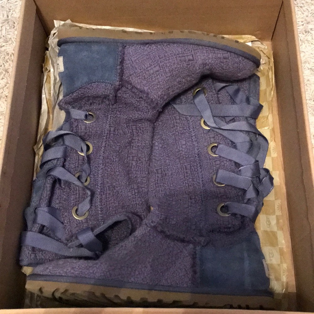PERIWINKLE TIE UP UGGS